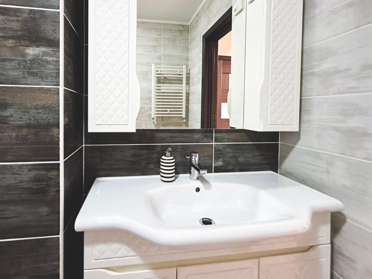 4Rent Lovely Apartment 基希讷乌 外观 照片